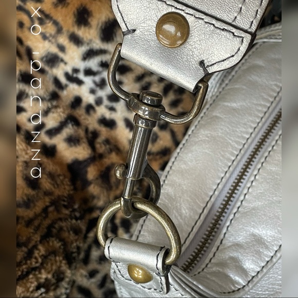 {SOLD} 🌟y2k Juicy Couture Silver Scottie bag - Picture 5 of 10